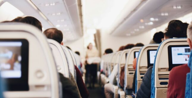 Авиакомпаниям предписали высаживать людей при духоте в самолетах